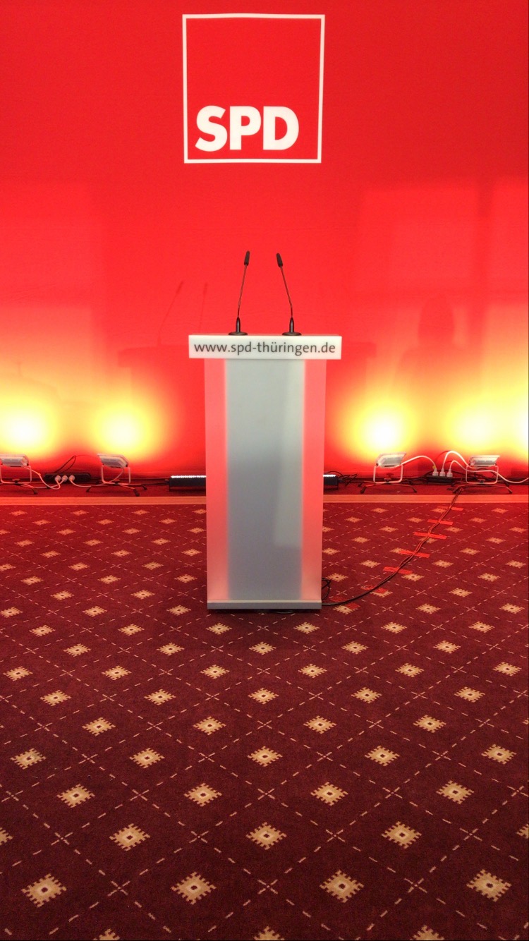 Ein Pult auf einem SPD-Parteitag