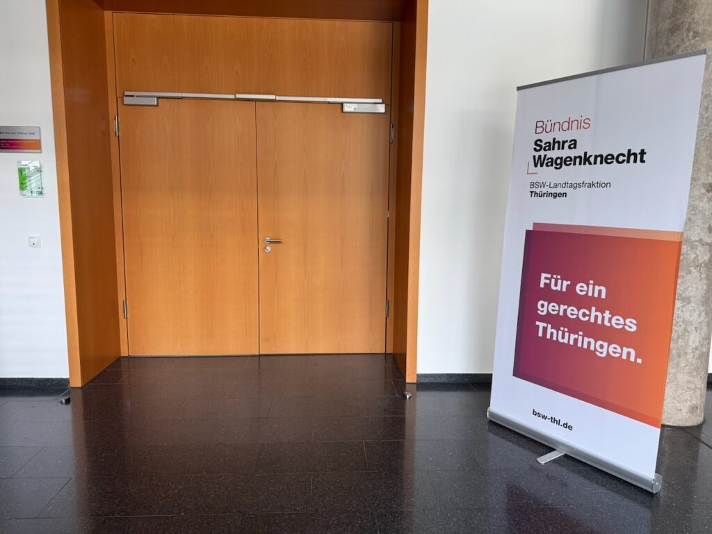 Die Tür zum Fraktionssaal der Thüringer BSW-Landtagsfraktion.
