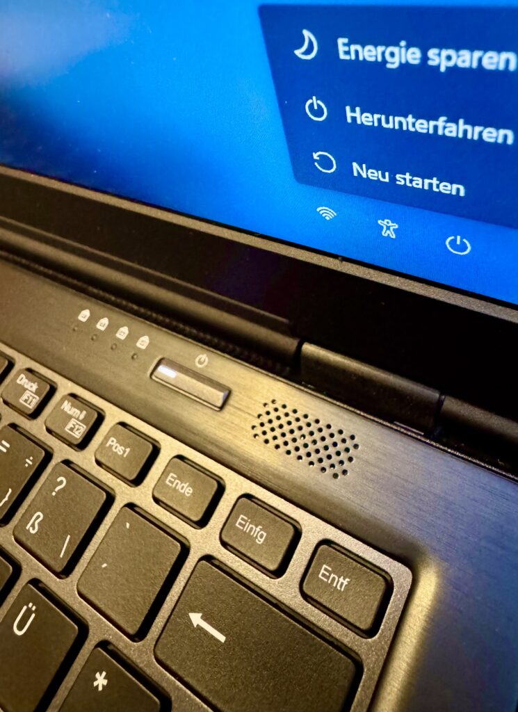 Ein Laptop mit Windows-Betriebssytem