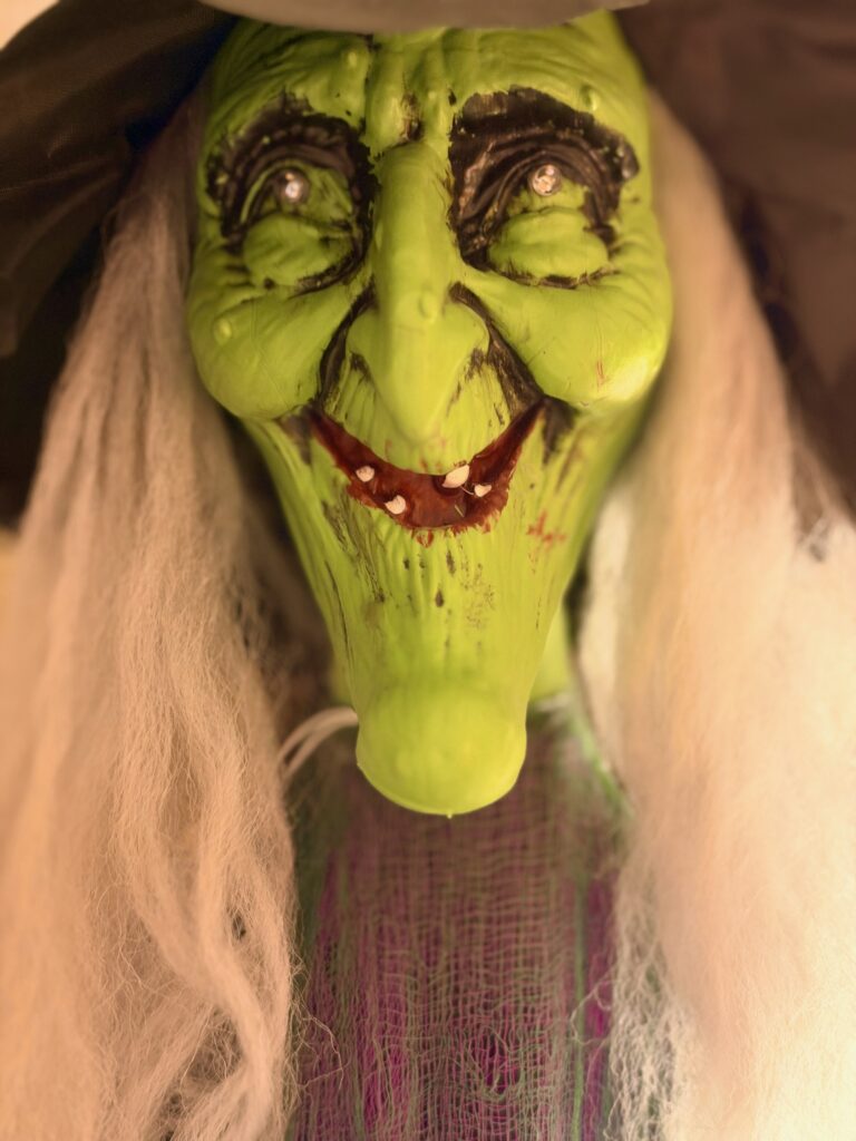 Eine Hexenpuppe