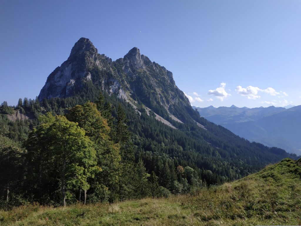 Der Berg Kleiner Mythen in den Schwyzer Voralpen in der Schweiz.